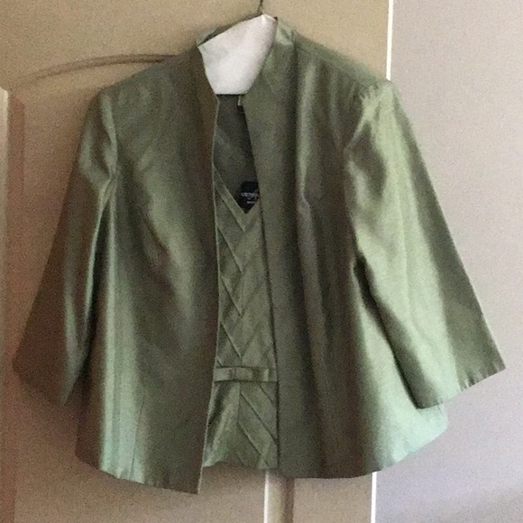 Womens 3 piece suit. - Picture 3 of 4